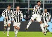 开云体育在线-尤文图斯豪取胜利，登顶积分榜