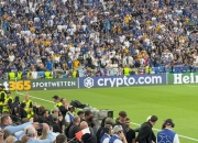 开云体育app-皇马主场球迷欢声雷动，球队士气高昂的简单介绍