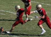 开云足球直播-赛道上的逆袭，哈斯车队鏖战红牛，维斯塔潘状态火热下的战术博弈