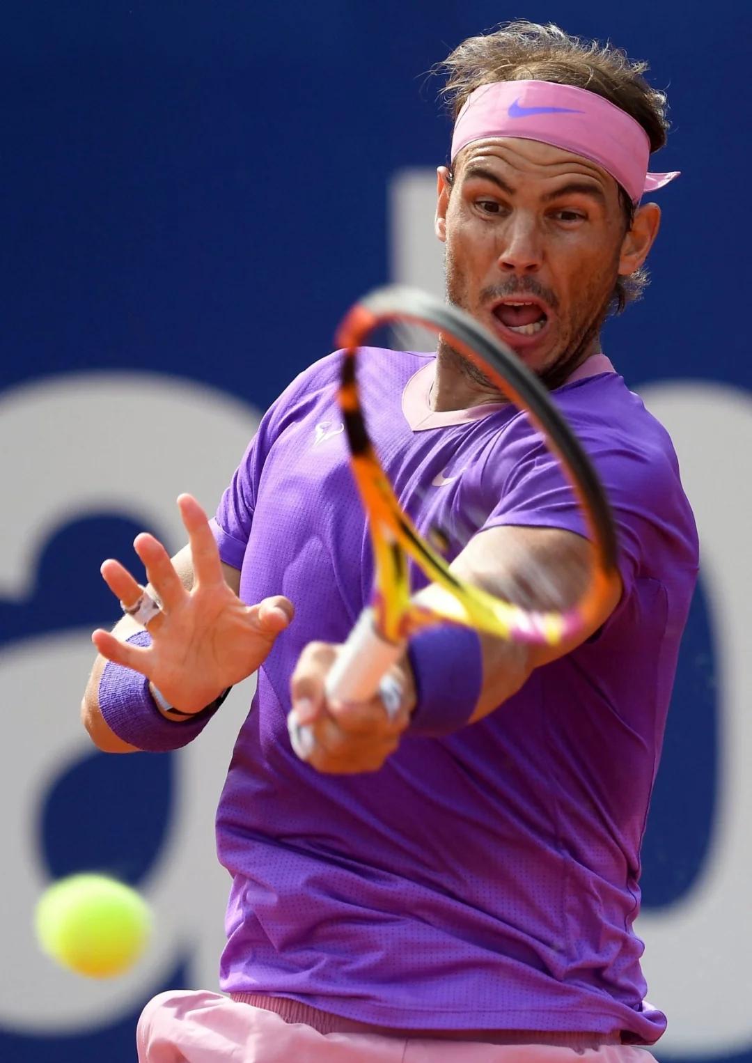 包含意大利网球队横扫英国网球队，费德勒惊艳世界的词条