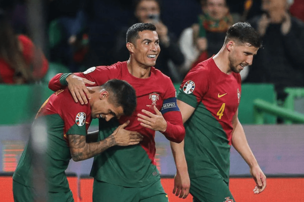 葡萄牙在欧预赛中取得胜利——球迷呐喊声不绝的简单介绍 葡萄牙在欧预赛中取得胜利——球迷呐喊声不绝的简单介绍