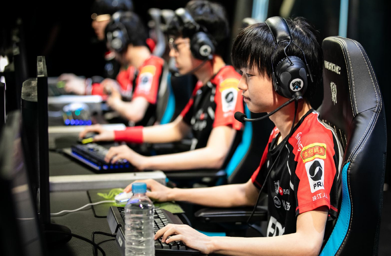 包含MAD碾压EDG,369送出助攻的词条 包含MAD碾压EDG,369送出助攻的词条