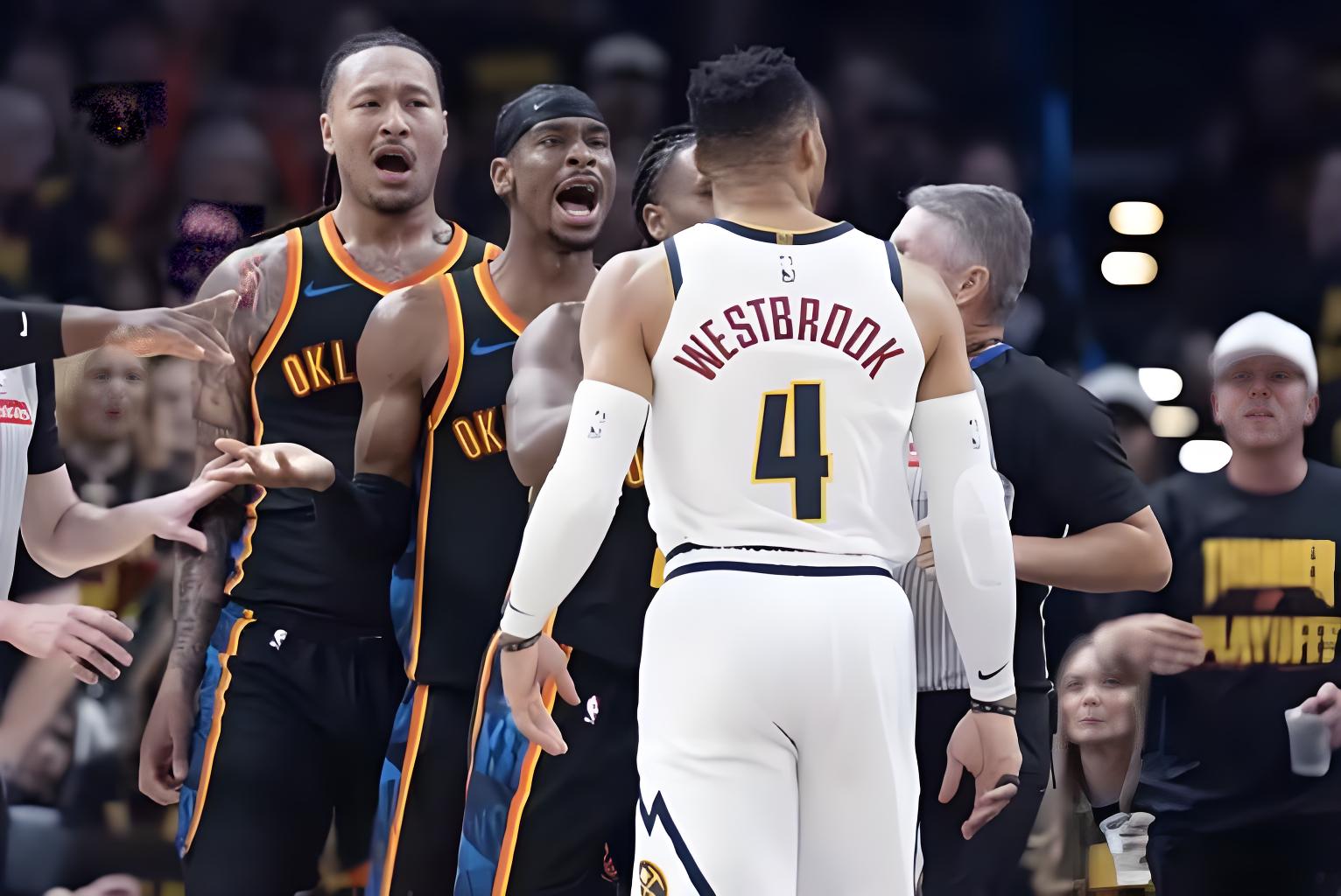 包含掘金队战绩持续下滑，高层着手调整阵容的词条