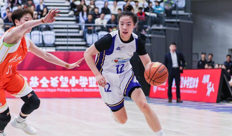 包含山东女篮客场大胜江苏，领先优势扩大！的词条