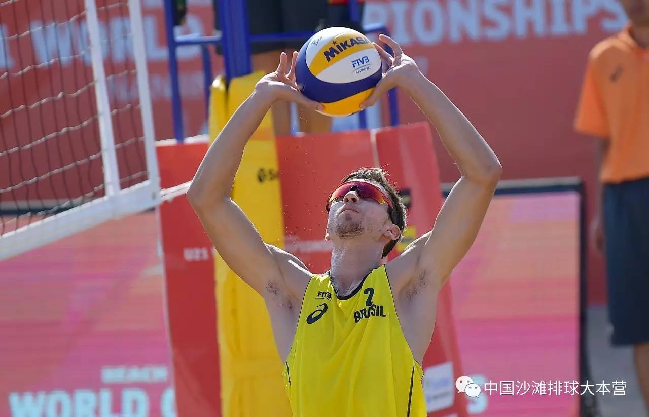 拉脱维亚选手在赛场上斩获胜利登顶领奖台的简单介绍 拉脱维亚选手在赛场上斩获胜利登顶领奖台的简单介绍