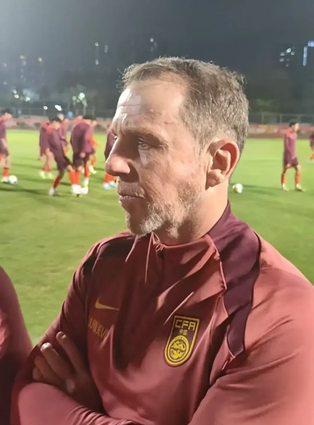 关于球队管理层解雇主教练引发球员情绪困扰的信息 关于球队管理层解雇主教练引发球员情绪困扰的信息