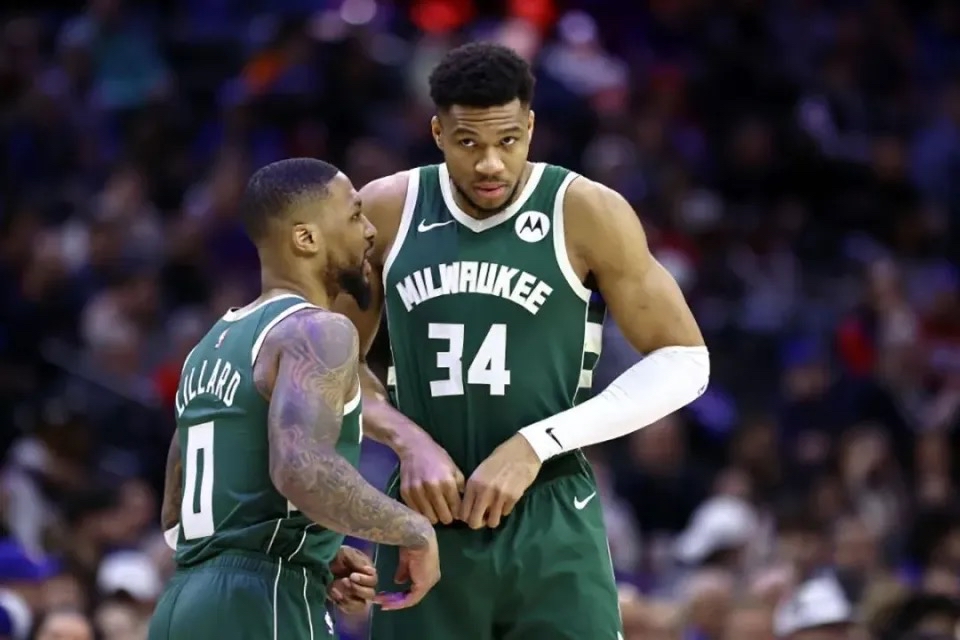 新疆队碾压雄鹿,字母哥状态火热 新疆队碾压雄鹿,字母哥状态火热