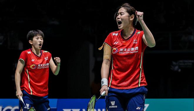 马来西亚队逆转丹麦队，黄鸭组合点燃赛场