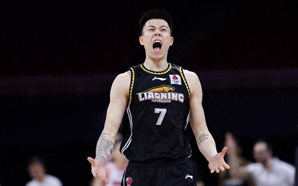 青岛队翻盘辽宁队,张镇麟点燃赛场 青岛队翻盘辽宁队,张镇麟点燃赛场