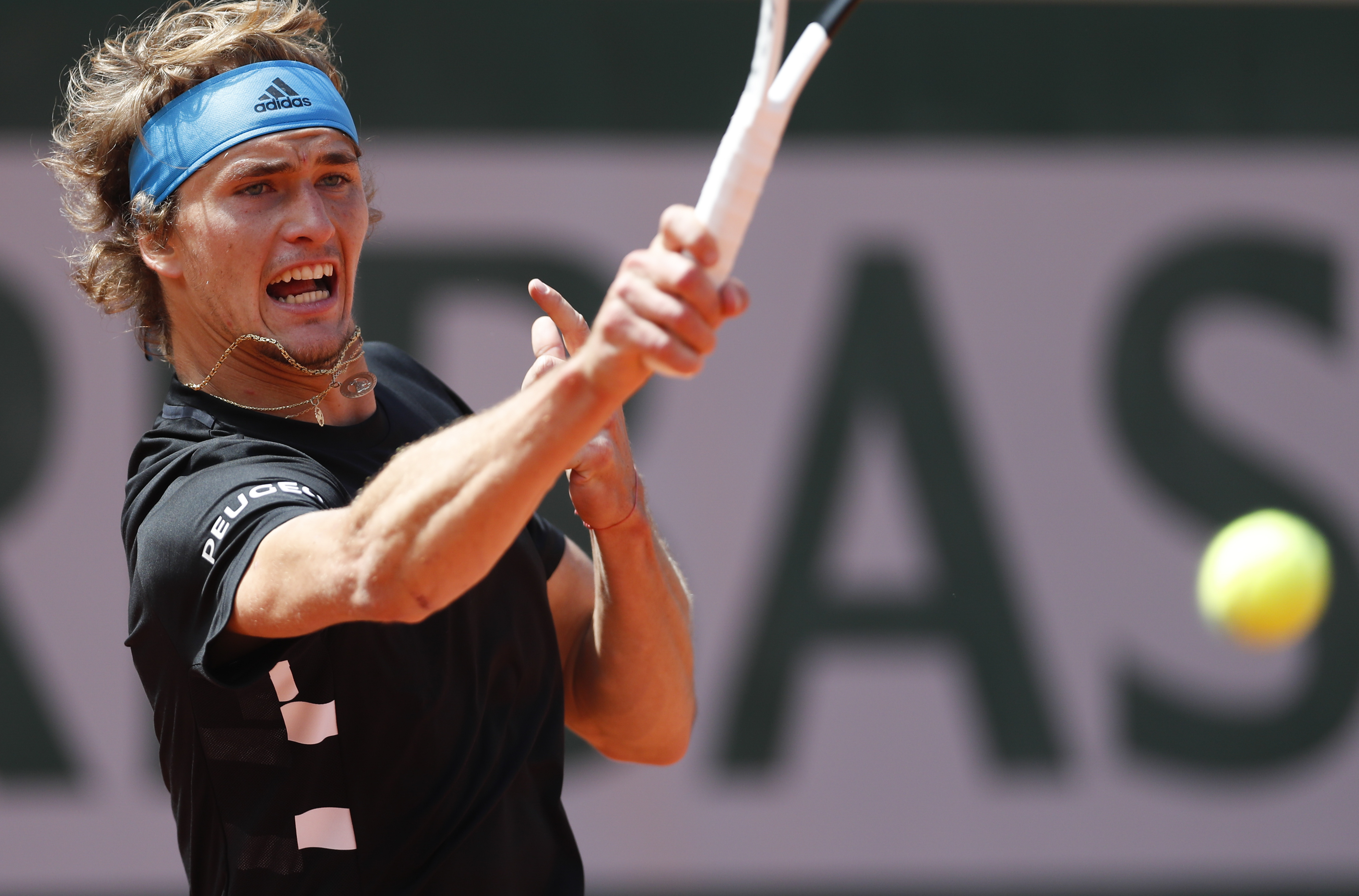 法网鏖战戴维斯杯,兹维列夫高光表现的简单介绍 法网鏖战戴维斯杯,兹维列夫高光表现的简单介绍