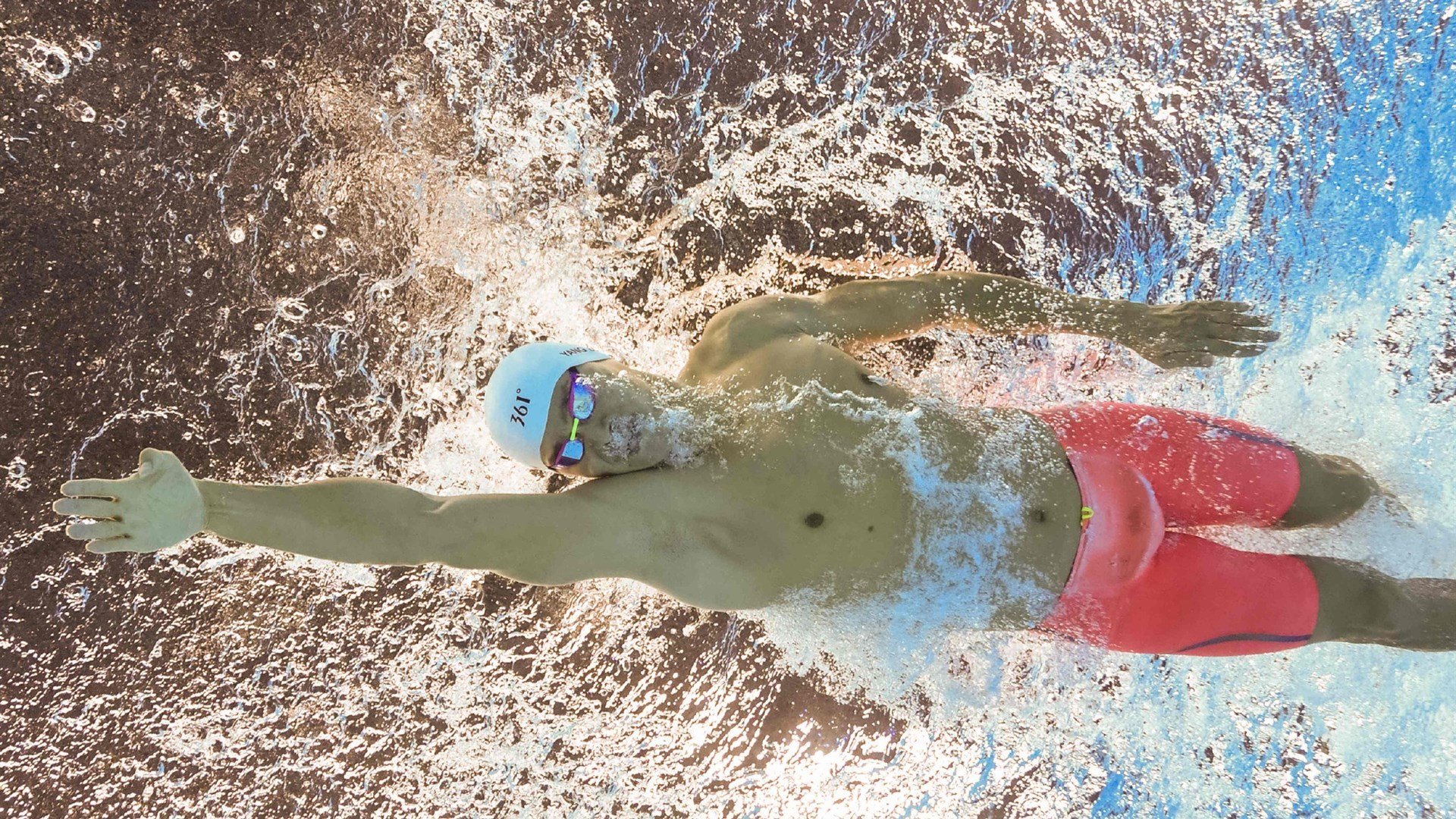 欧冠淘汰赛之夜,凯恩展现巨星价值